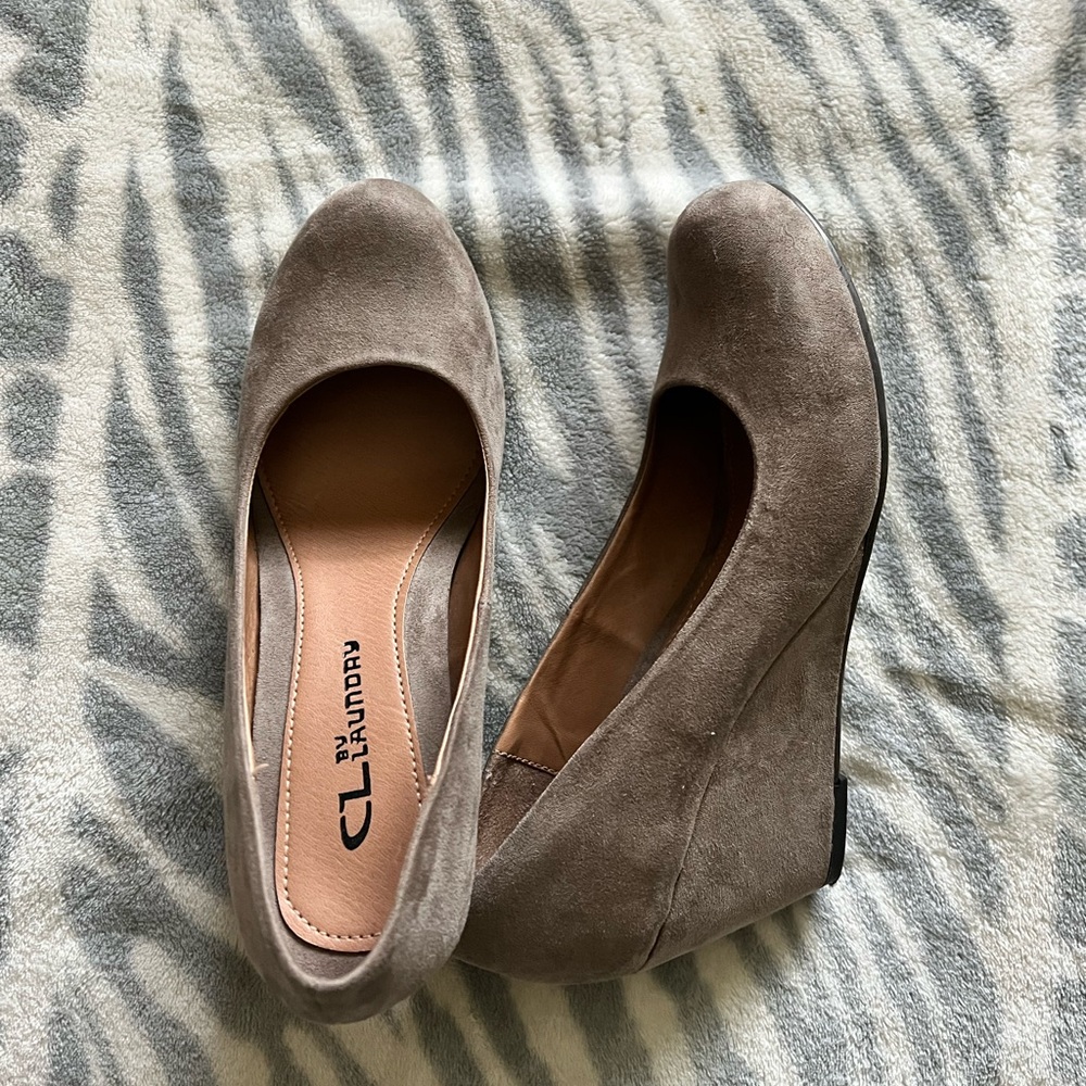 CL by Laundry Women's Brown Wedge Shoes